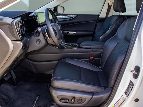 Used 2024 Lexus NX 250 FWD w/ Premium Package image 6