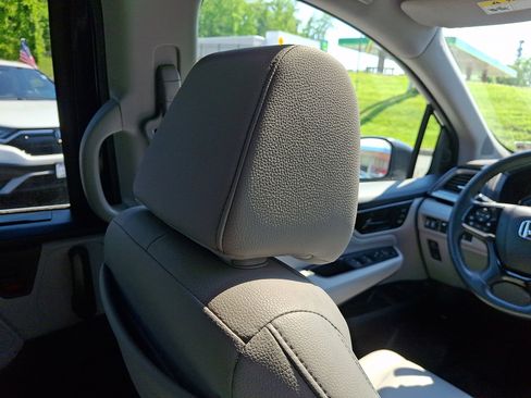 Certified 2023 Honda Odyssey Touring image 13