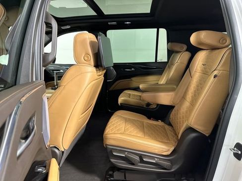 Used 2024 Cadillac Escalade ESV Sport w/ LPO, ONYX Package image 26