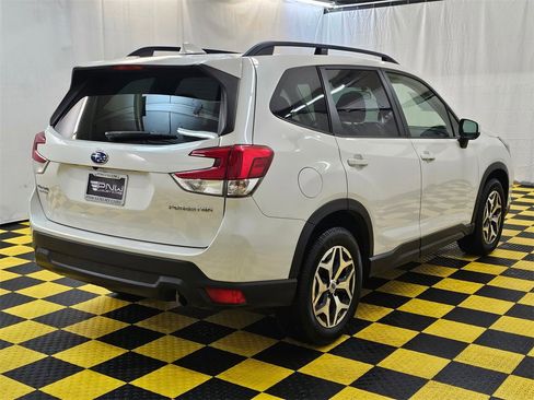 Used 2021 Subaru Forester Premium image 3