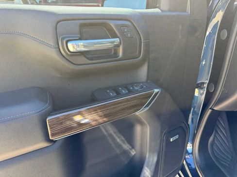 Used 2020 Chevrolet Silverado 1500 LT Trail Boss image 3