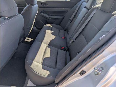 Used 2025 Nissan Altima 2.5 SV image 8