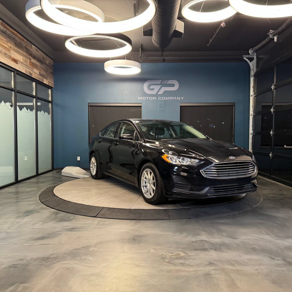 Used 2019 Ford Fusion SE AWD/4WD image 1