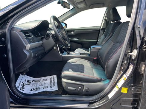 Used 2015 Toyota Camry SE FWD image 10