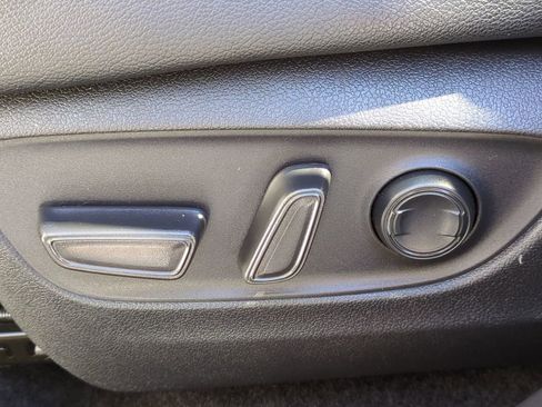 Used 2021 Toyota RAV4 XLE image 19