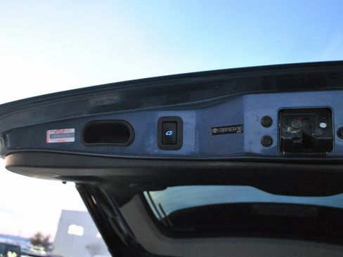 Used 2014 Toyota Highlander Limited image 10