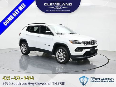 Used 2023 Jeep Compass Latitude AWD/4WD image 1