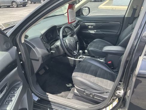 Used 2019 Mitsubishi Outlander ES AWD/4WD image 8