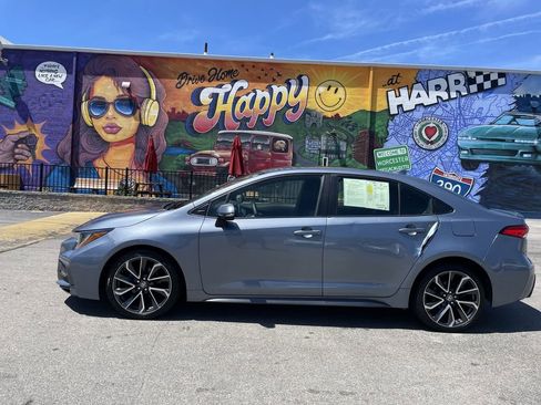 Used 2021 Toyota Corolla SE FWD image 2