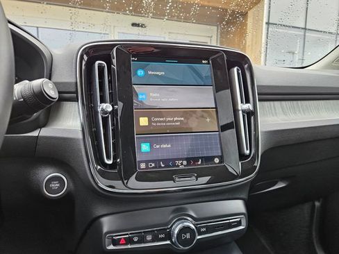 Used 2025 Volvo XC40 B5 Plus AWD/4WD image 23