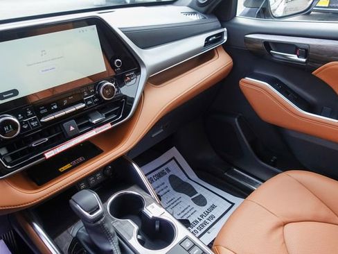 New 2026 Toyota Highlander Platinum image 26