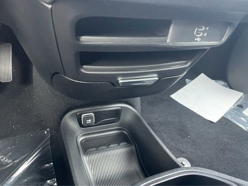 New 2026 Chrysler Pacifica Select image 33