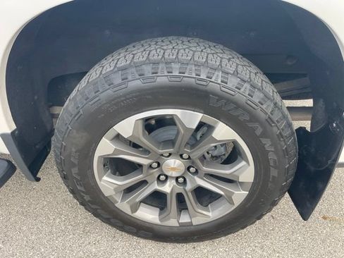 Used 2024 Chevrolet Silverado 1500 High Country AWD/4WD image 34