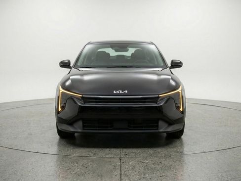 Used 2025 Kia K4 LXS image 2