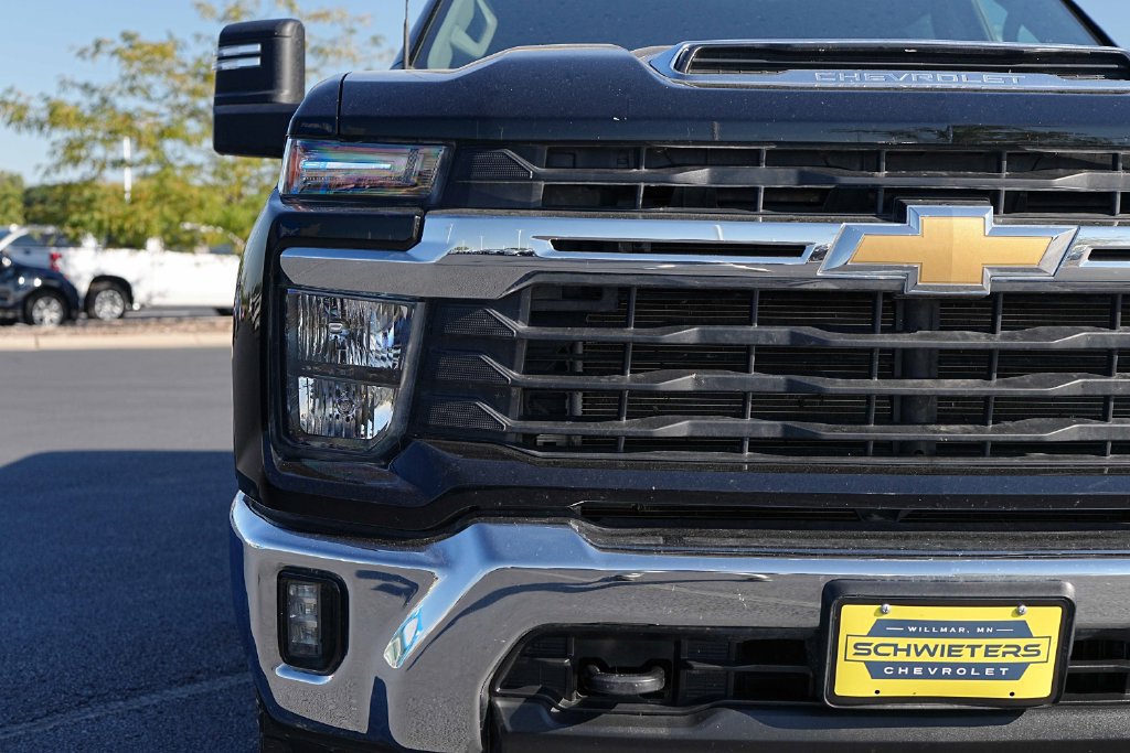 Used 2025 Chevrolet Silverado 2500 LT w/ Convenience Package AWD/4WD image 4