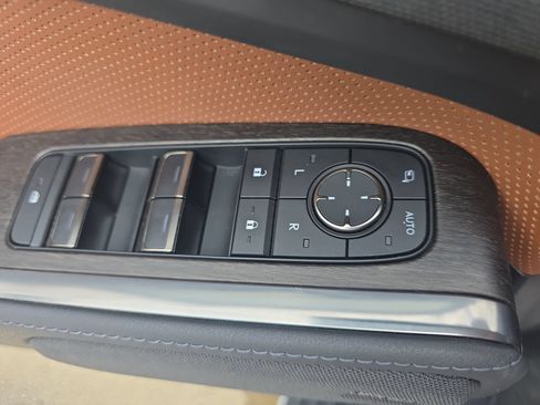 Used 2024 Lexus GX 550 w/ Accessory Package (Z1) AWD/4WD image 27