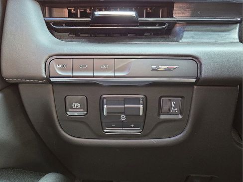 Used 2024 Cadillac Escalade V w/ Heavy-Duty Trailer Package image 25