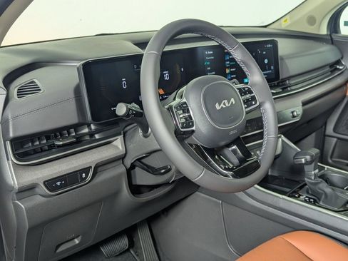 New 2026 Kia Carnival EX FWD image 11