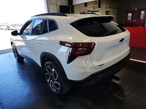 Used 2025 Chevrolet Trax RS w/ Driver Confidence Package image 4