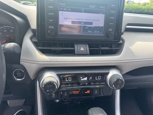 Used 2019 Toyota RAV4 XLE FWD image 13