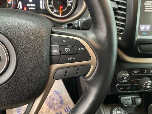 Used 2016 Jeep Cherokee Latitude w/ Comfort/Convenience Group AWD/4WD image 22