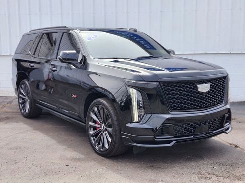 Certified 2025 Cadillac Escalade V w/ LPO, Floor Liner Package AWD/4WD image 7