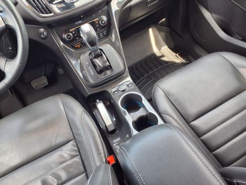 Used 2015 Ford Escape Titanium w/ Equipment Group 301A AWD/4WD image 10