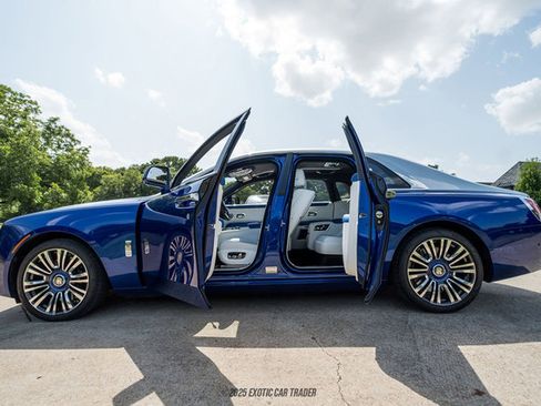 Used 2023 Rolls-Royce Ghost w/ Ghost Package image 17