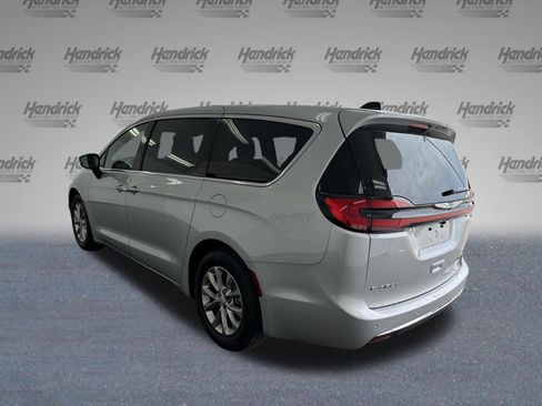 Used 2026 Chrysler Pacifica Limited FWD image 7