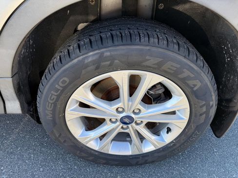 Used 2018 Ford Escape SE w/ Ford Safe & Smart Package image 25