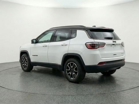 Used 2025 Jeep Compass Trailhawk AWD/4WD image 6