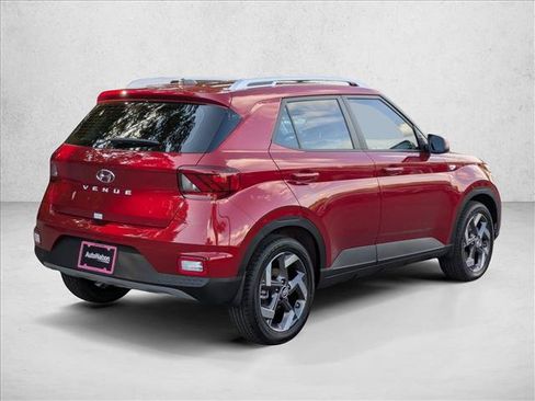 Certified 2025 Hyundai Venue Limited FWD image 2
