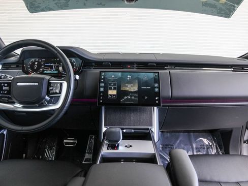 Used 2025 Land Rover Range Rover SE AWD/4WD image 13