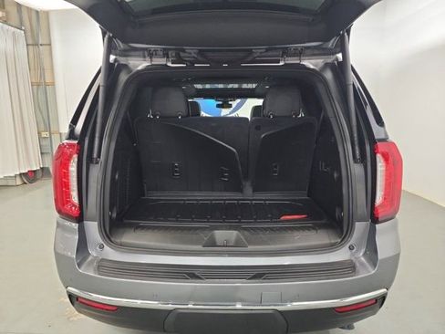 Used 2022 GMC Yukon SLT w/ SLT Premium Package image 9