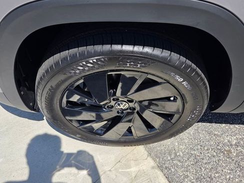 New 2026 Volkswagen Atlas Cross Sport SE FWD image 18