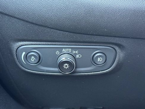 Used 2023 Chevrolet Equinox Premier FWD image 40