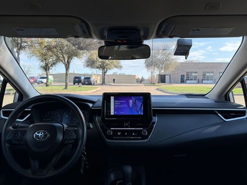Used 2025 Toyota Corolla LE FWD image 33