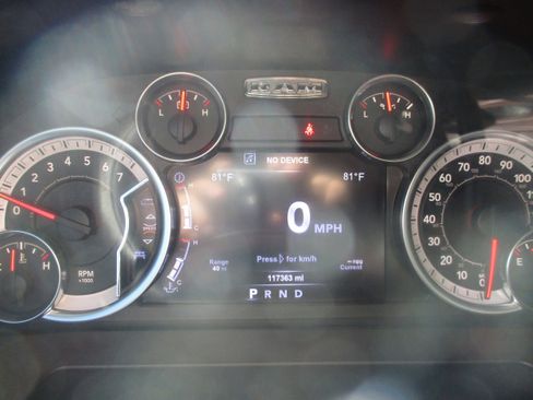 Used 2017 RAM 2500 SLT w/ Luxury Group image 26