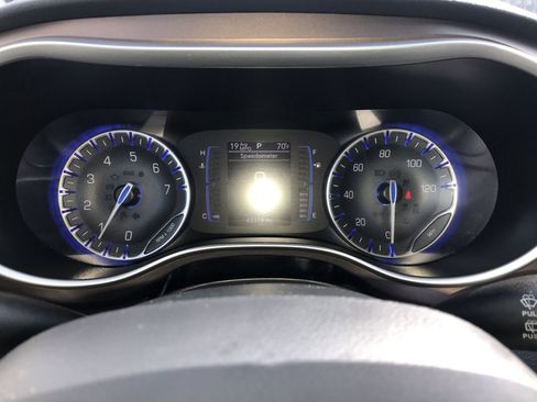Used 2023 Chrysler Voyager LX FWD image 15