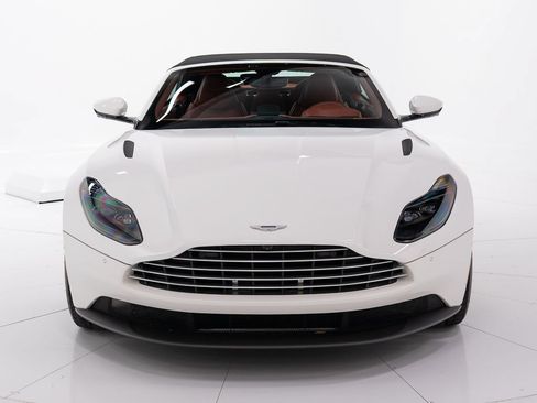 Used 2021 Aston Martin DB11 Volante RWD image 9