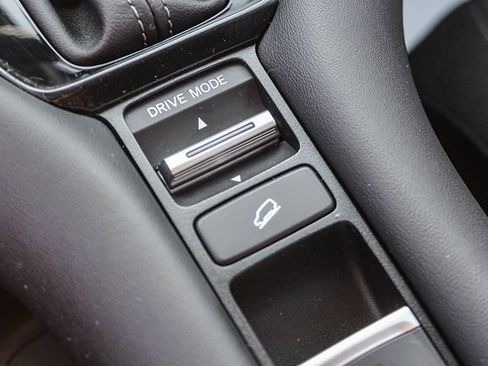 Used 2024 Honda HR-V LX image 33