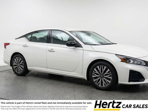 Used 2025 Nissan Altima 2.5 SV FWD image 1