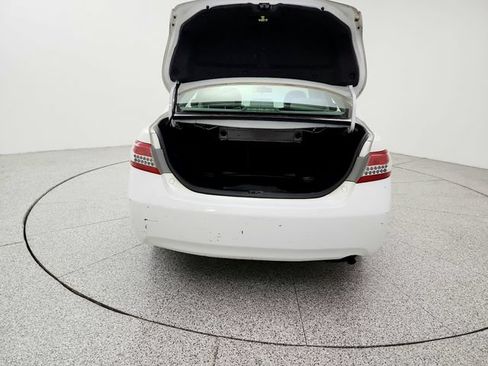 Used 2011 Toyota Camry LE FWD image 19