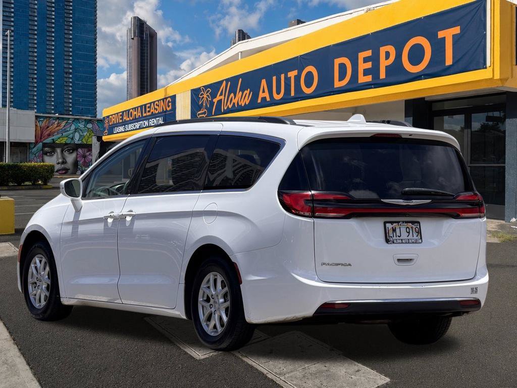 Used 2022 Chrysler Pacifica Touring-L FWD image 3