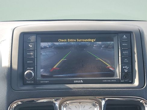 Used 2014 Chrysler Town & Country Touring-L FWD image 17