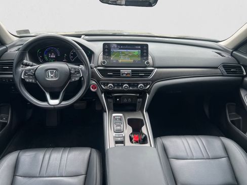 Used 2022 Honda Accord Touring image 2