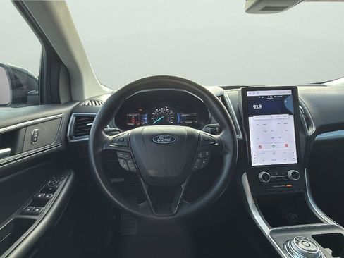 Used 2024 Ford Edge SE w/ Black Appearance Package image 11