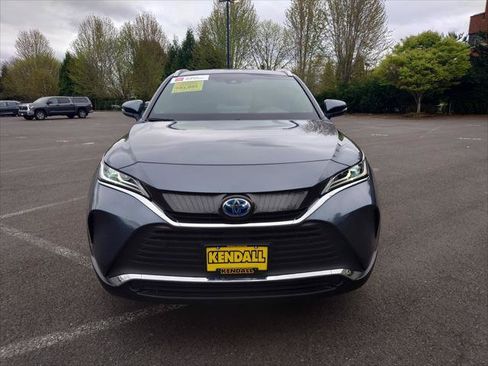 Certified 2022 Toyota Venza XLE AWD/4WD image 2
