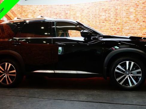 Certified 2025 Nissan Pathfinder Platinum w/ Cargo Package AWD/4WD image 8