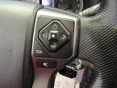 Used 2016 Toyota Tacoma SR5 image 16